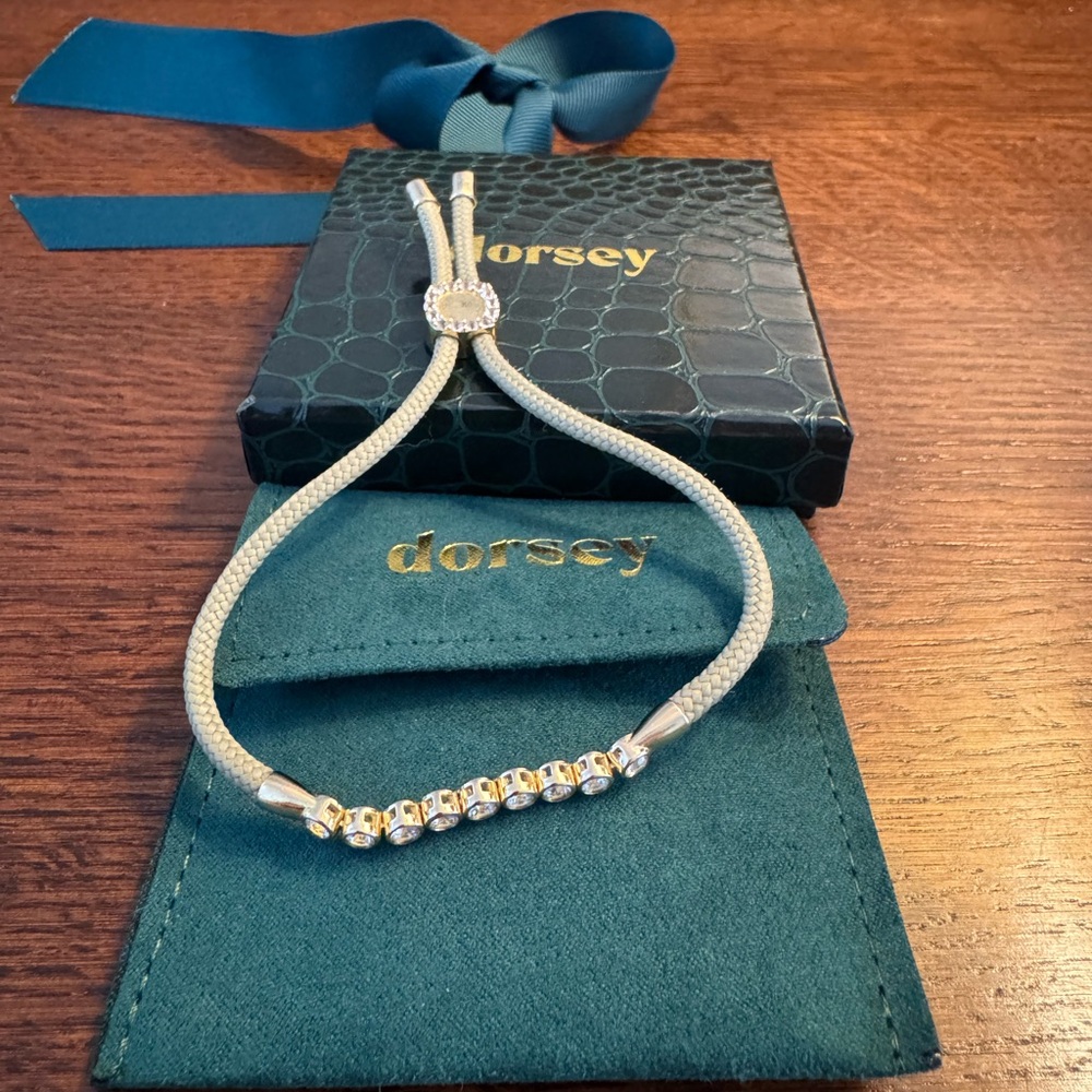 VGUC Dorsey James Bezel Khaki Paracord bracelet. 18k gold vermeil. Lab sapphire